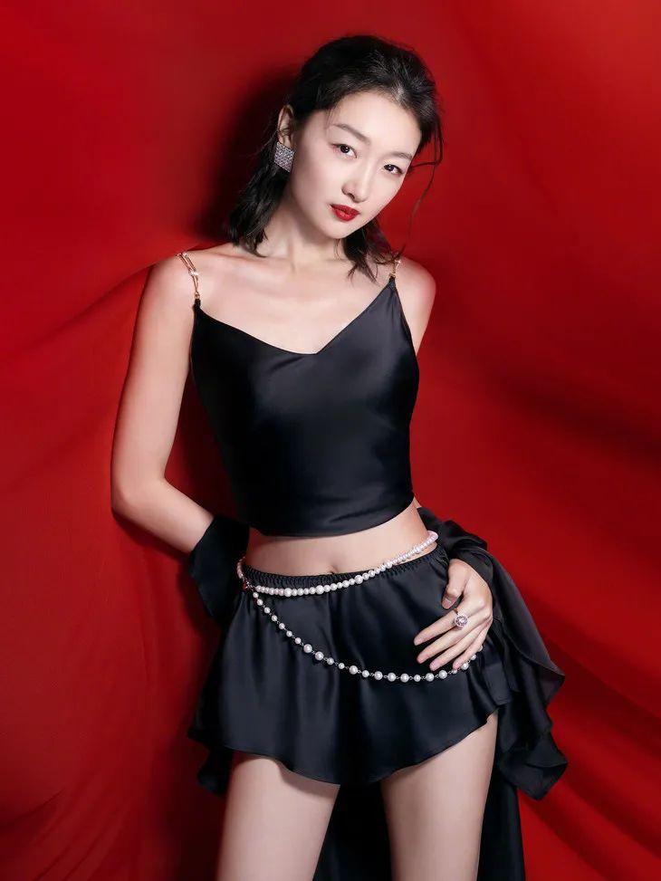 时髦办rihanna的新内衣广告这是能免费看的画面吗