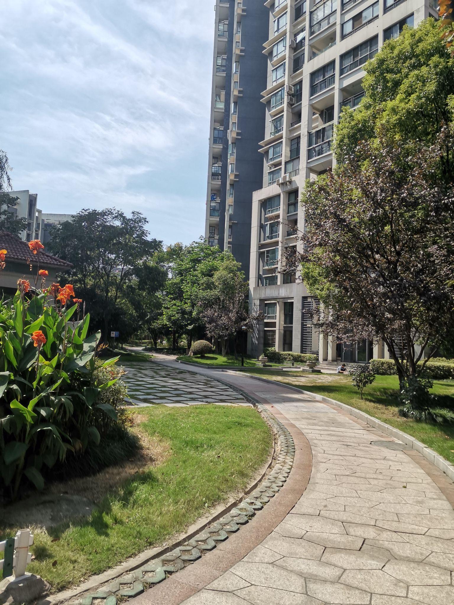 由于个人要离开杭州,所以要转租一下房子,小区叫伊萨卡国际城,小区门