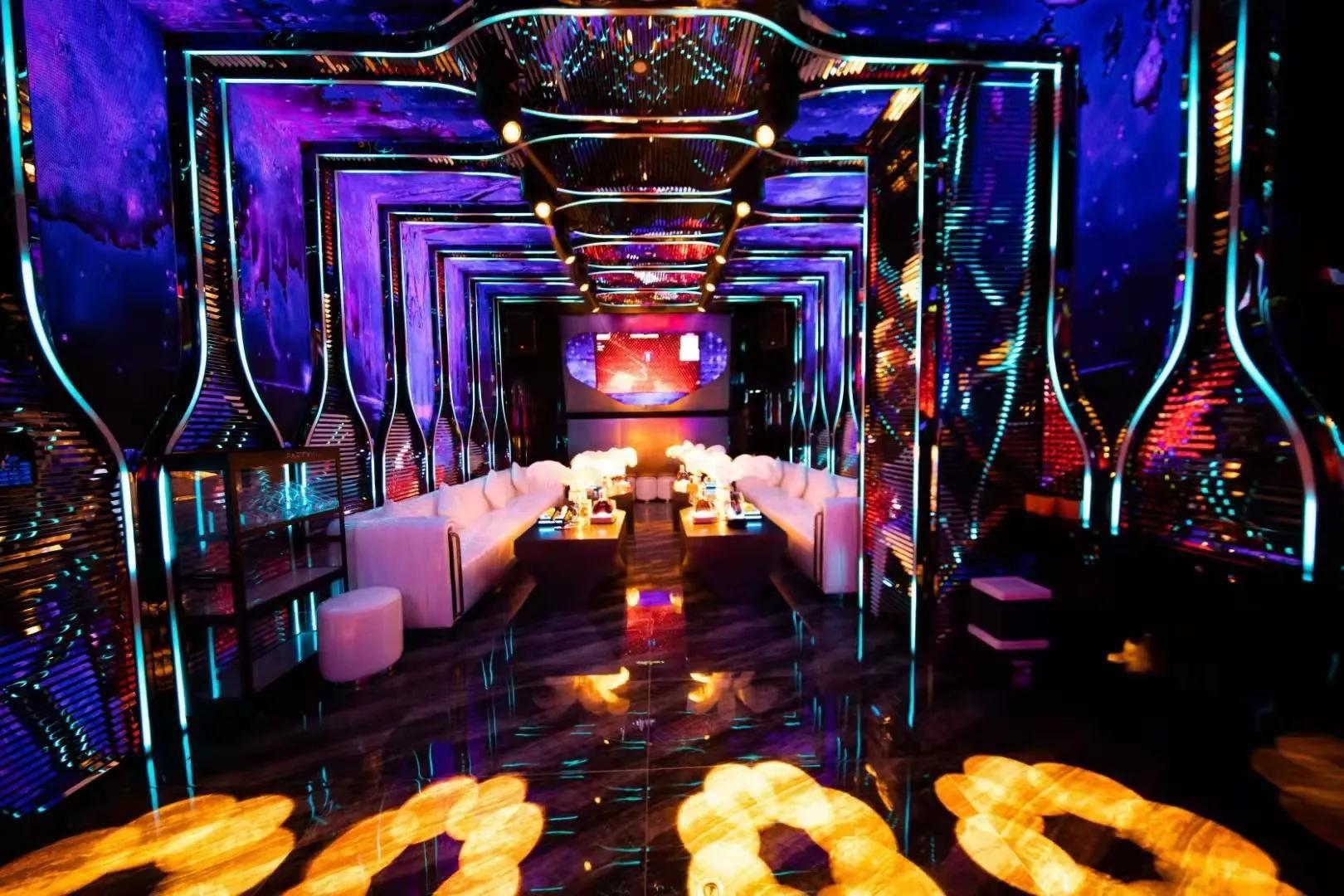 one party k作为一个全新的ktv品牌,又诞生在豪华的住宅小区,占尽天时