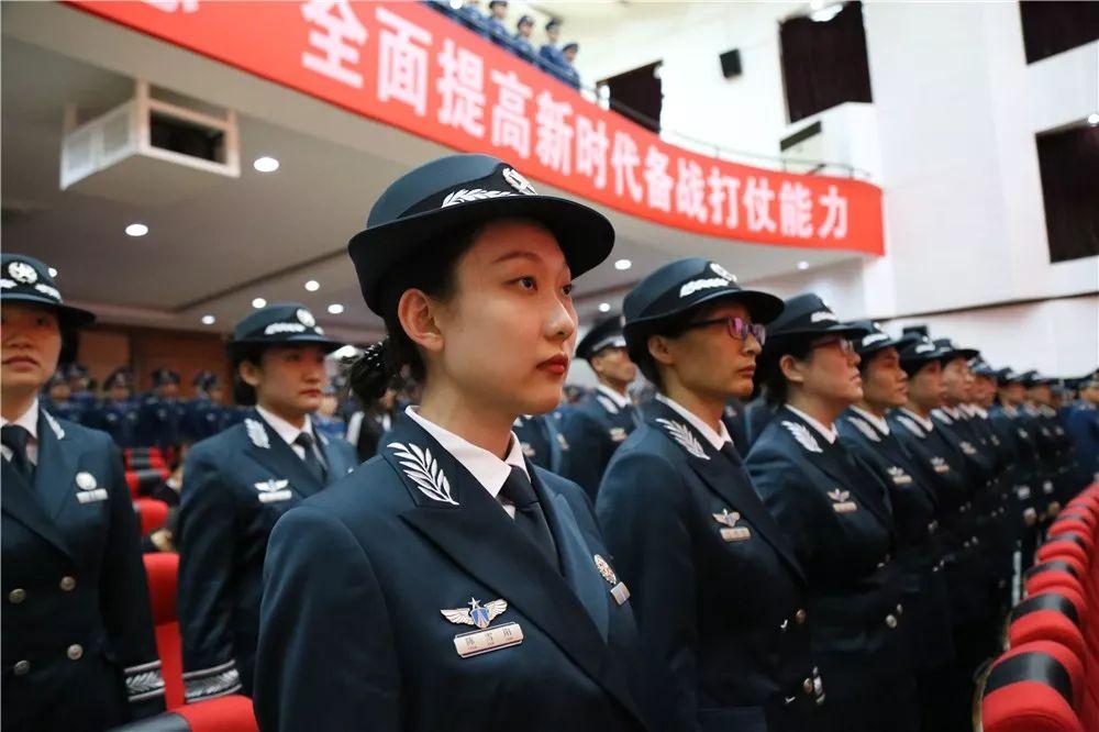 干部退役文职入编这场仪式见证了他们崭新的身份