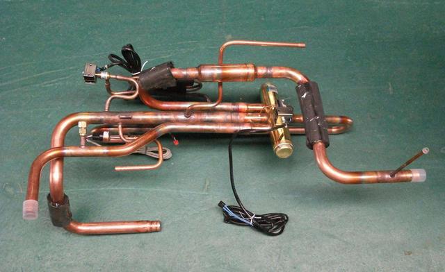 所有空调都有节流装置,它的作用就是降低冷媒压力,调节冷媒的流量