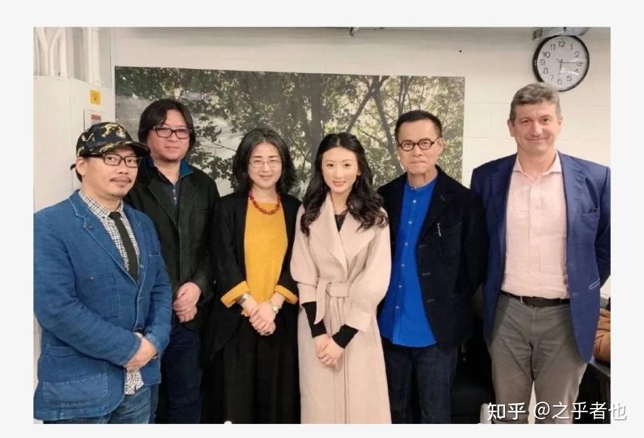 这个叫尹约的写的歌词都写到我的心坎里她还是晓说的主编