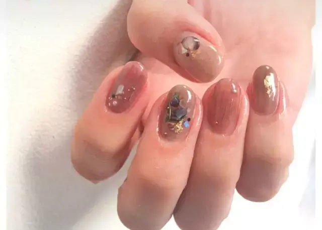 这里可能是最全的新年美甲集合了-新年美甲图片2021简单大方红色衣服