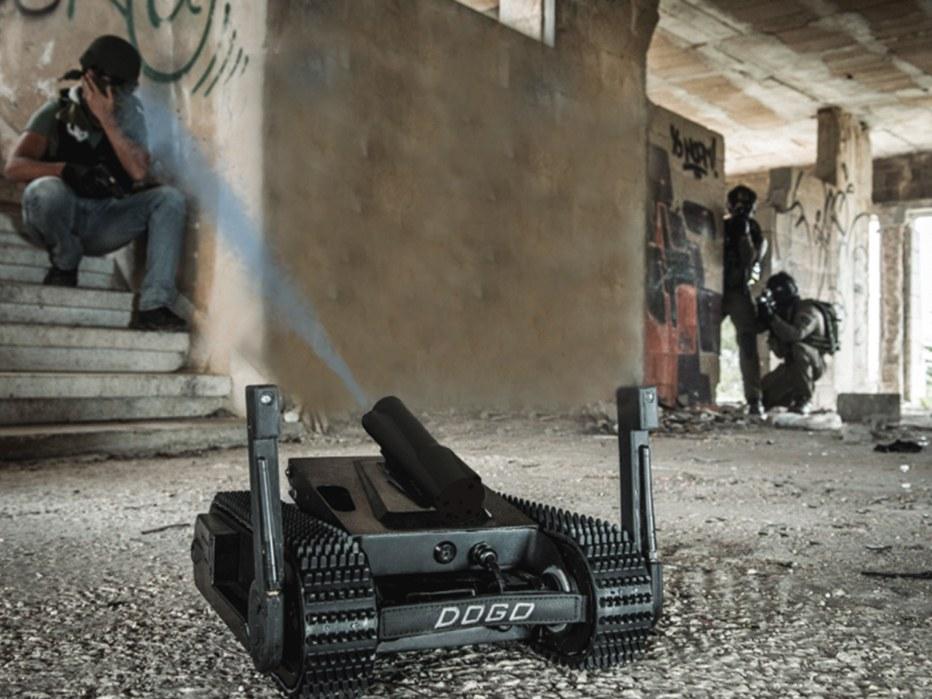 冲到最危险现场的机器人啥样