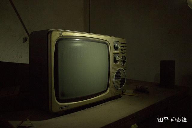 90年代只有稀有少量的电风扇,卡带式录音机,国产的冰箱,洗衣机.