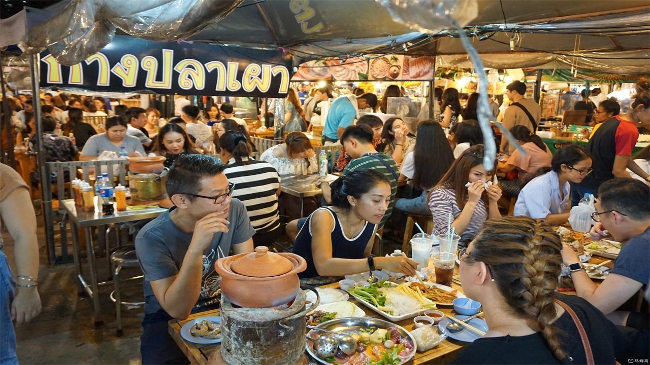 露天夜市大排档