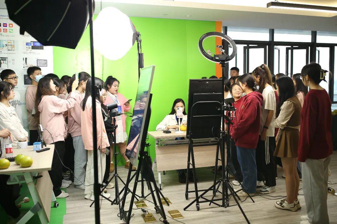 盘点院校直播电商实训室的4种经典样式! - 知乎