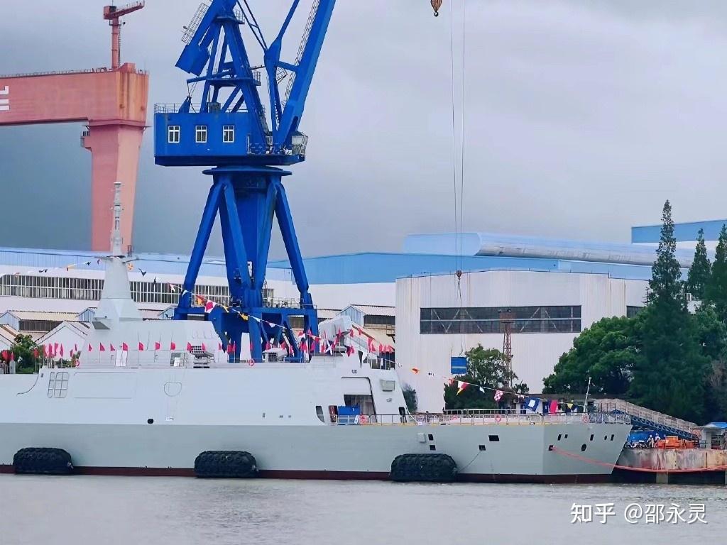 中国首艘国产航母下水现场