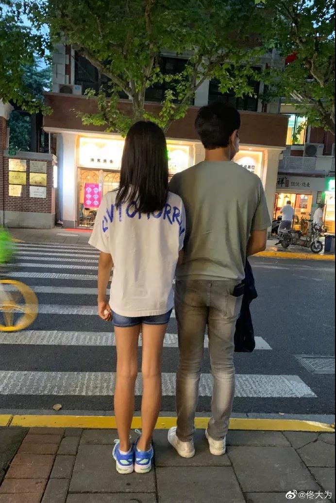 佟大为女儿罕见全身照曝光惊艳网友13年零绯闻这对夫妻太令人羡慕了