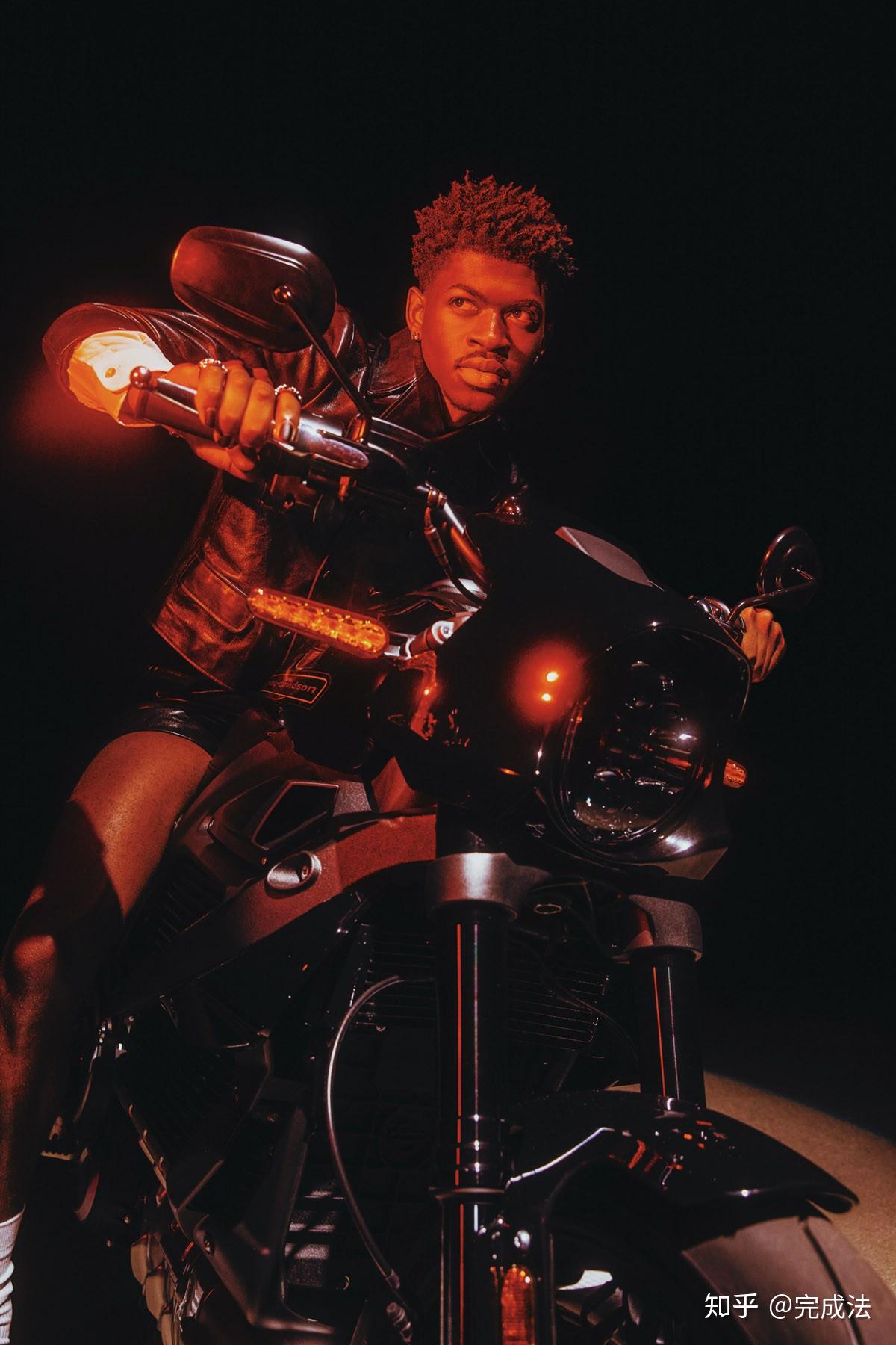 lilnasx打破互联网进入下一个世界