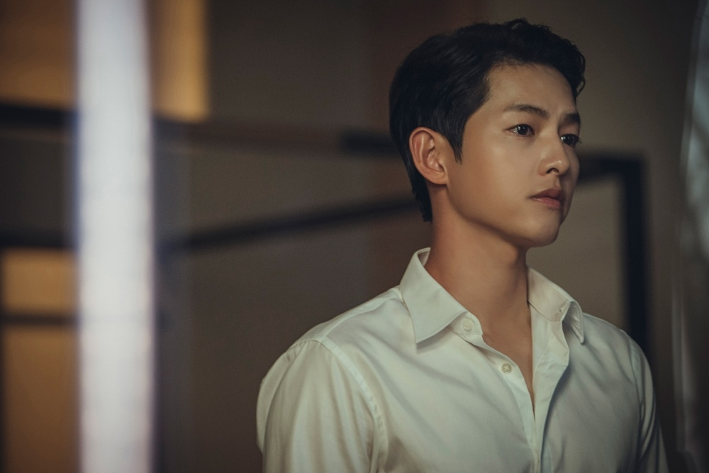 初哆咪之宋仲基《黑道律师》踢下前妻宋慧乔收视记录单集片酬2亿韩币!