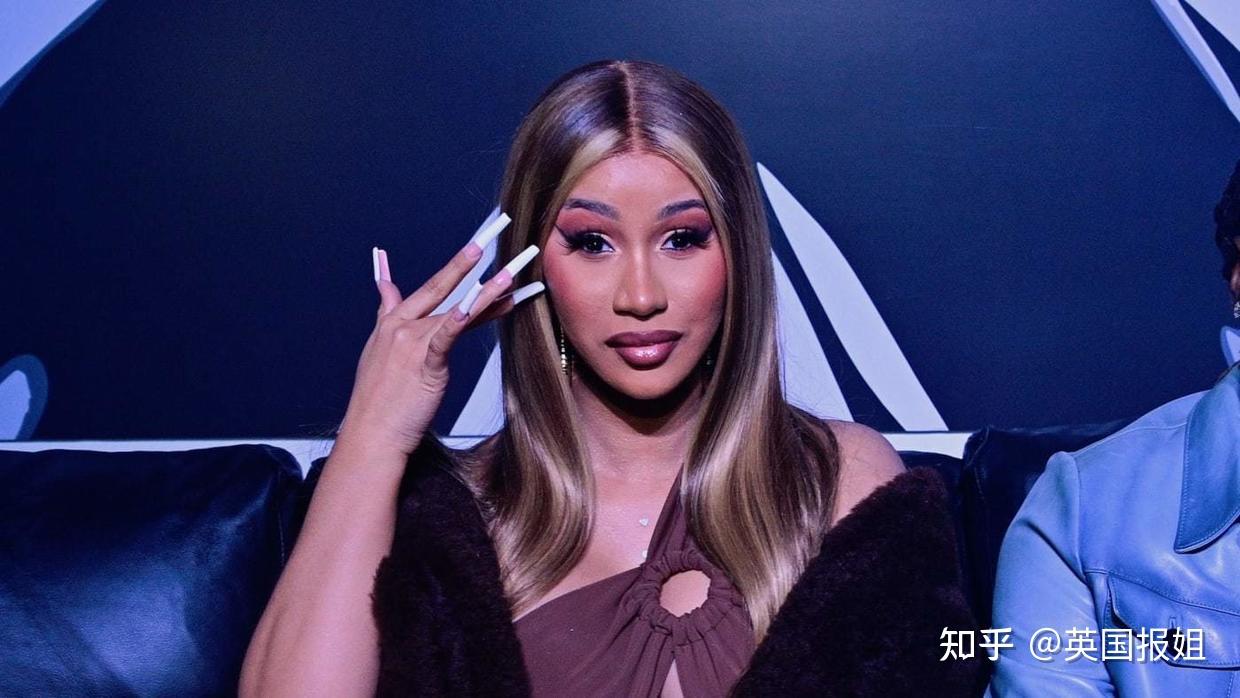 卡迪比生娃盖lv毯子被狂骂网友以为自己很高贵暴发户