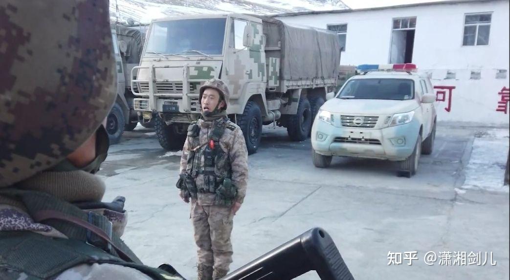 英雄屹立在喀喇昆仑山上