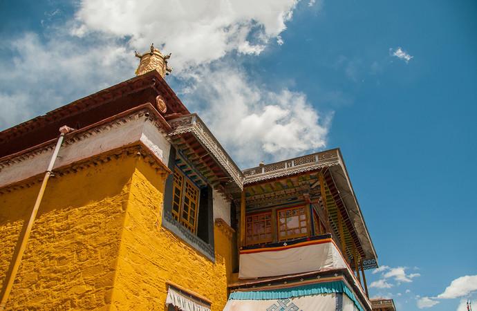 它是西藏唯一的一座财神庙,扎基拉姆是藏族人民心中的财神.