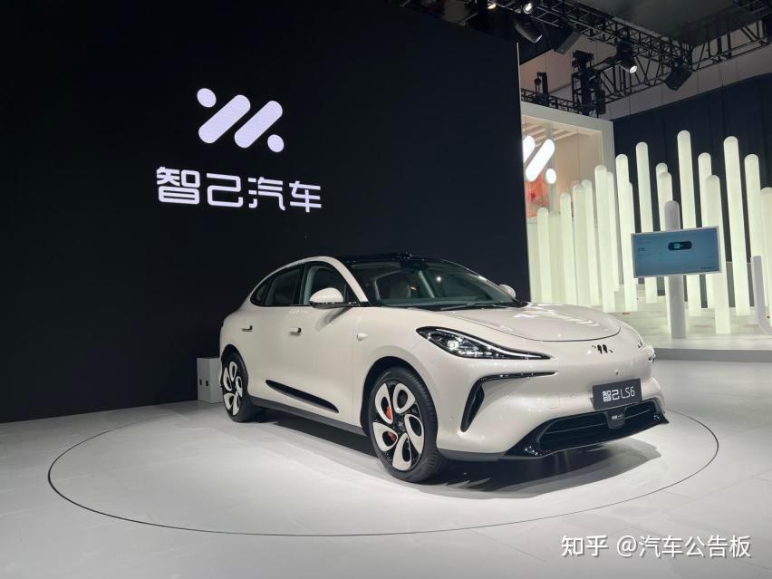 智己LS6内饰终于来了,中控台几乎都是屏幕,还有半辐方向盘 - 知乎