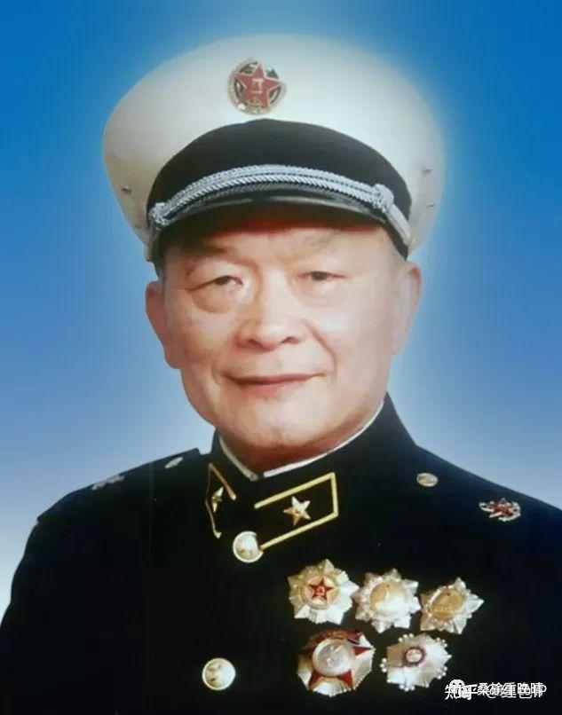 时任海航四师师长的李文模,在青岛突然接到海军司令部十万火急的通知