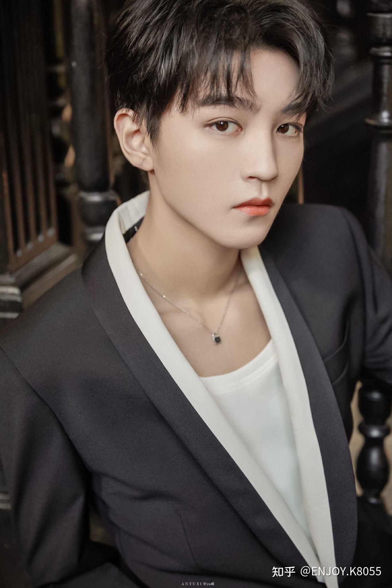 大家有没有tfboys的绝美神图,单人也可?