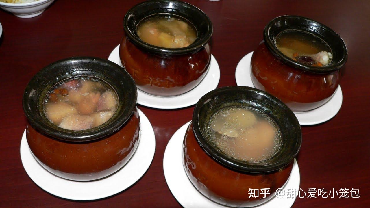 等等,然後再根據食客的口味,加入雞蛋,鴨蛋,鵪鶉蛋,桂圓,墨魚,茶樹菇