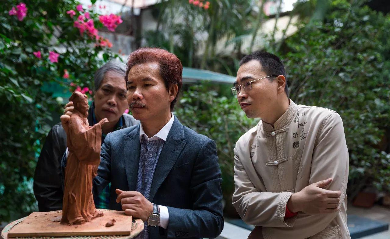 答案是:首创者许鸿飞!监制者朱辰彬.