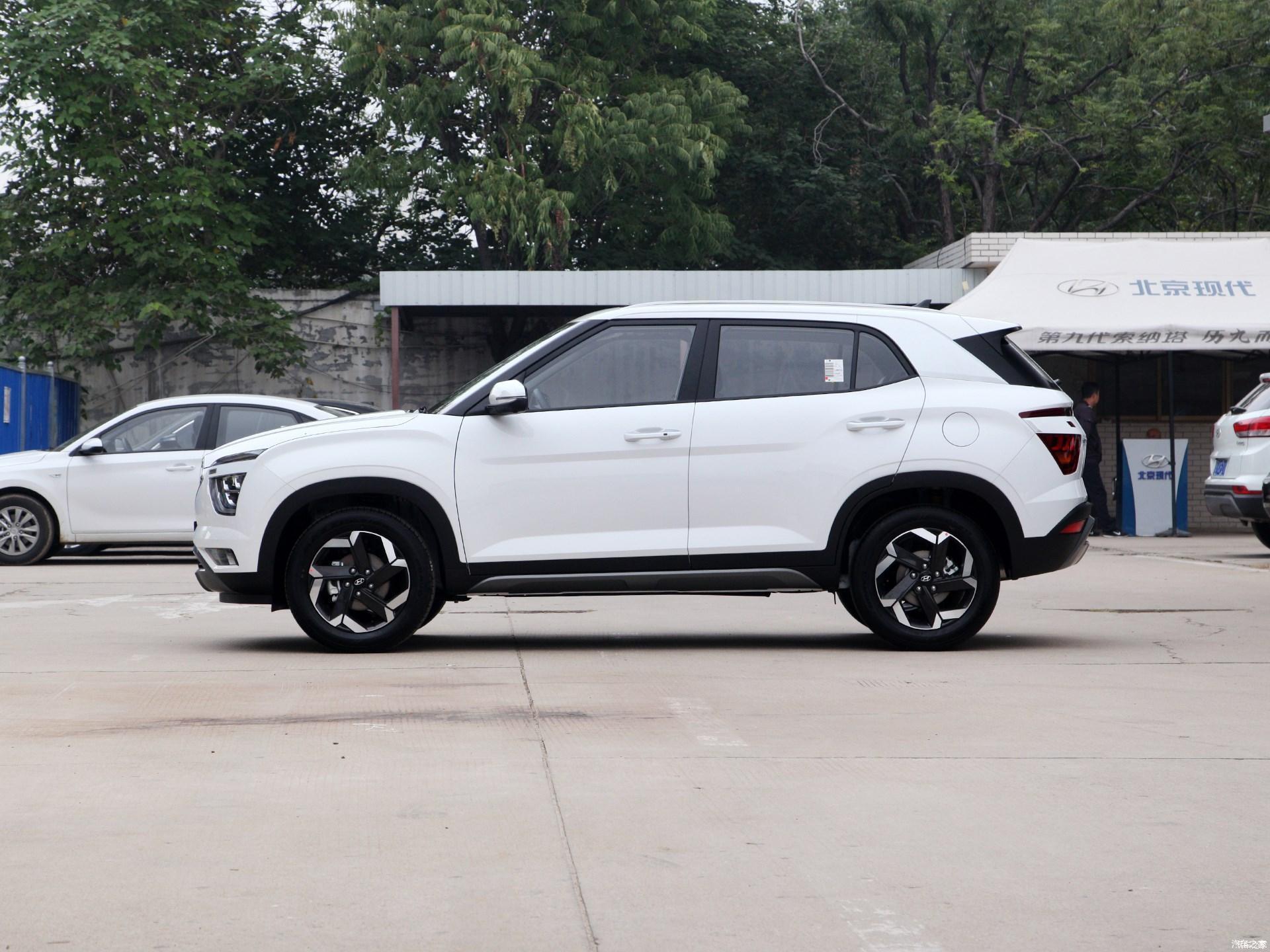 现代ix25设计时尚内饰科技感足是不错的选择