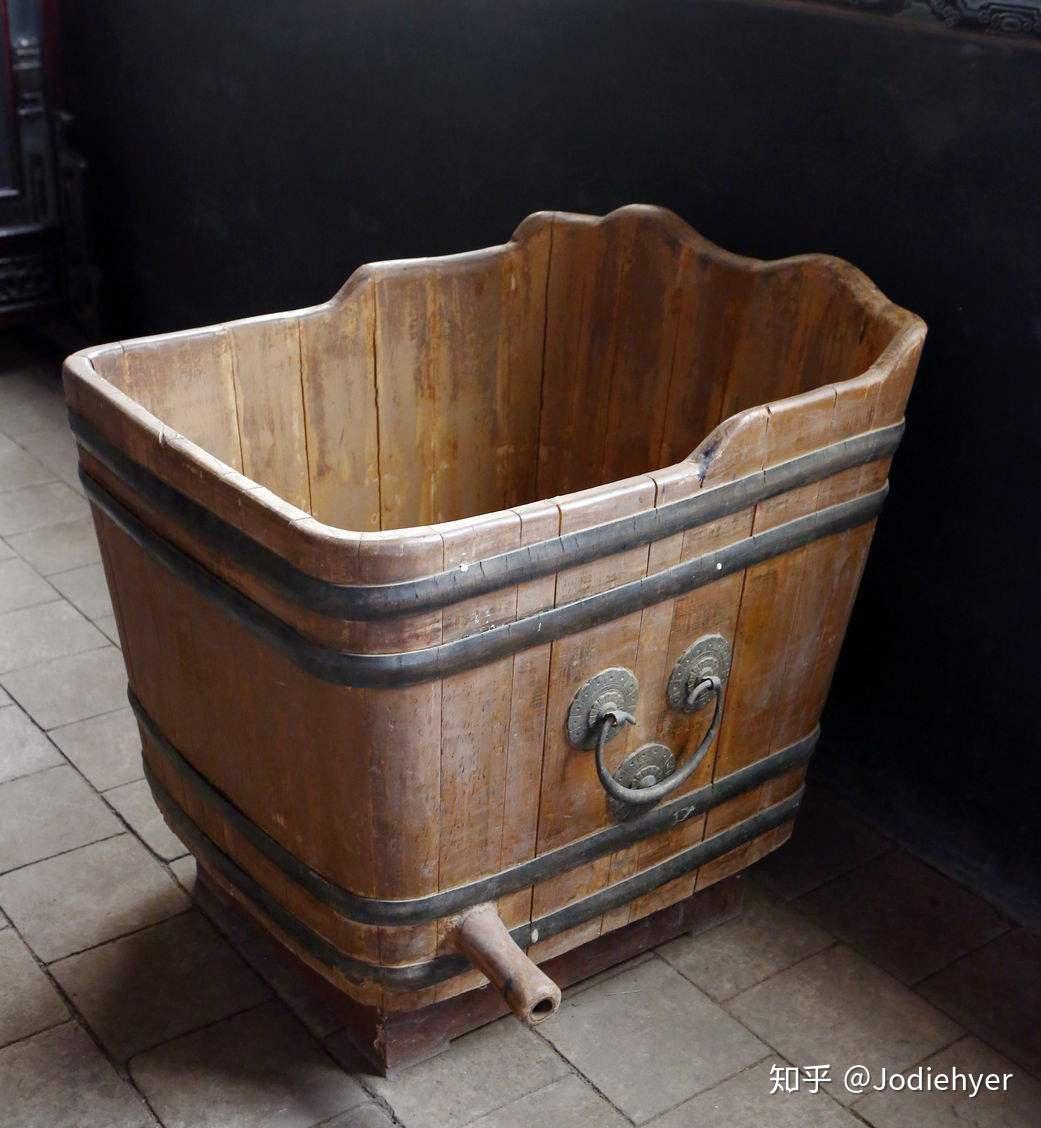 "是洗头,"浴"是洗身体,而"洗"是洗脚,"澡"是洗手,如果你穿越回了古代