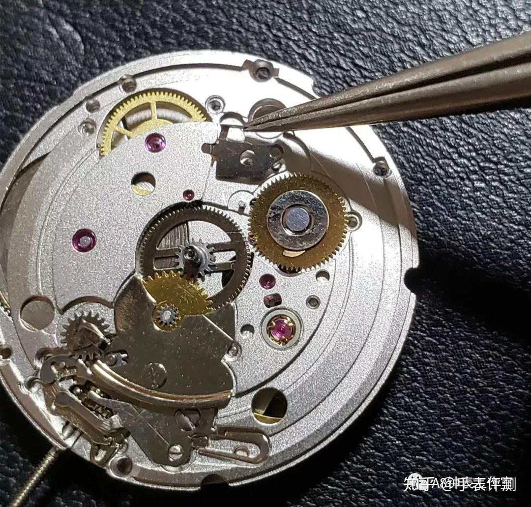 手表机芯知识:拆卸海鸥2824-2手表机芯全过程