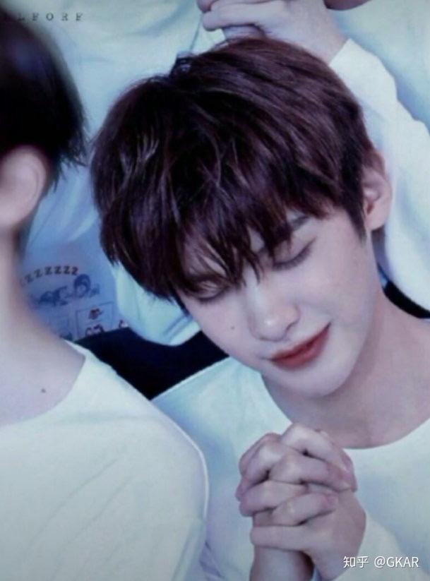 黄明昊丁程鑫为什么同岁但是看起来差别很大