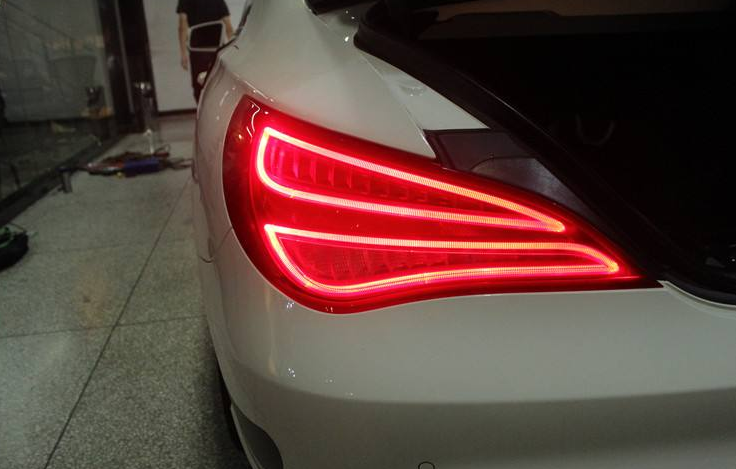 众所周知狐狸眼尾灯是cls最具辨识度的版本,而 cla也曾有着仅次于cls