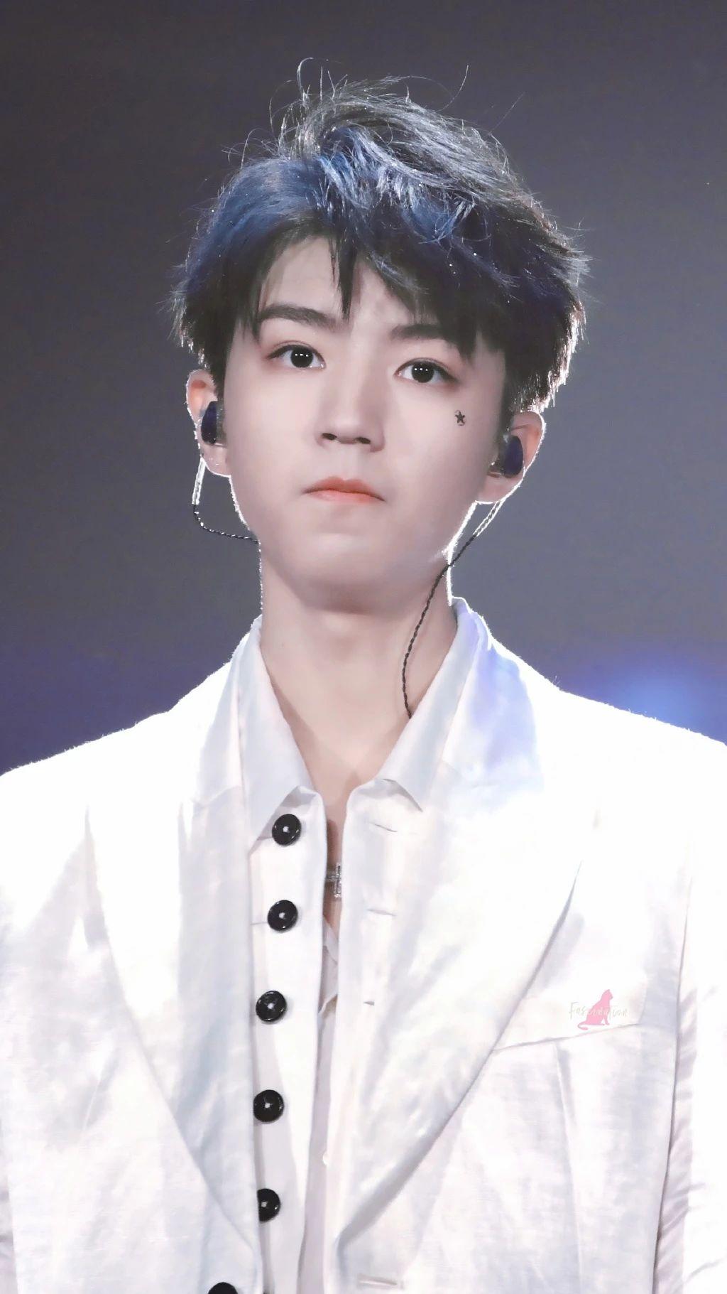 王俊凯壁纸第43期他笑起来的时候干净温和能够多次让人心动