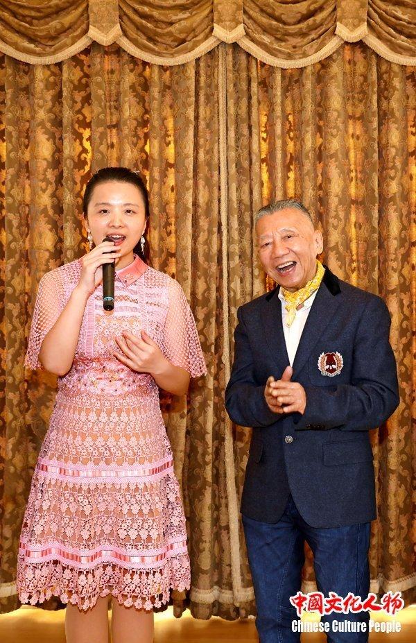 左宏元周倩邓丽君名曲演唱会新闻发布会在东京举办