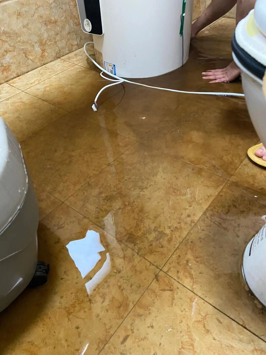 热水器水垢多出水脏要怎么解决有没有什么免清洗的电热水器推荐