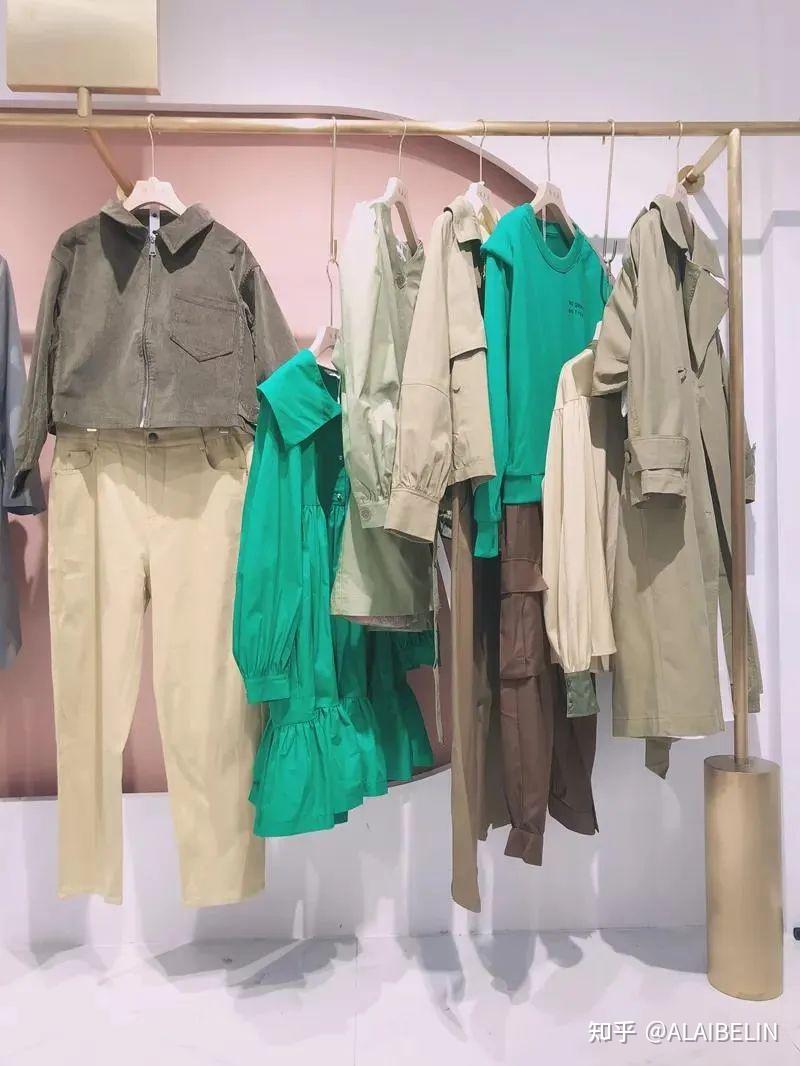 艺素国际女装品牌折扣风衣连衣裙上衣裤裙穿搭