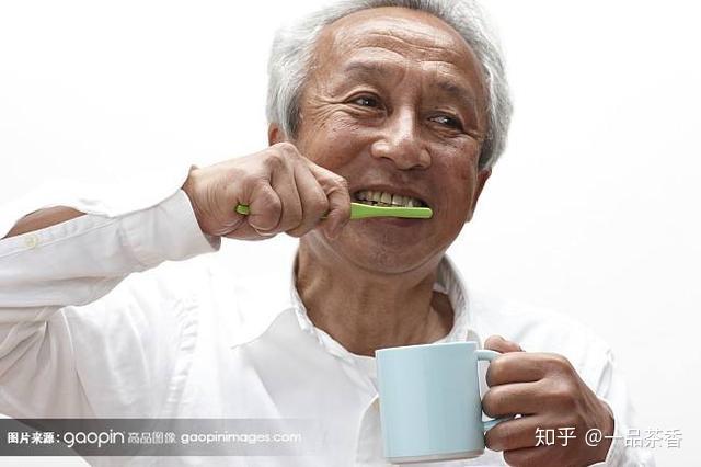 经常喝茶记得多刷牙喝普洱茶是不是能把皮肤喝黑呢