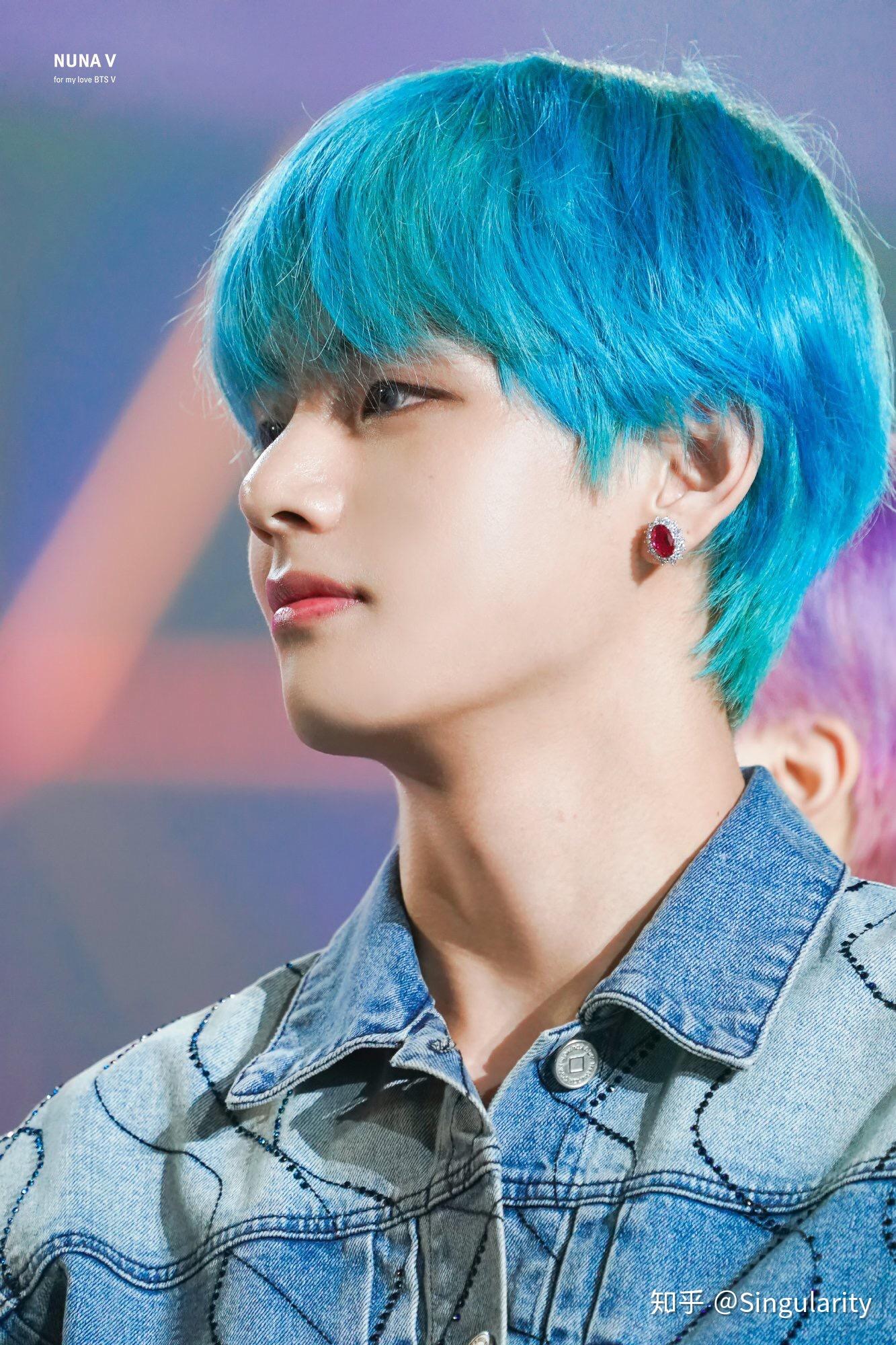 有蓝发金泰亨的照片吗