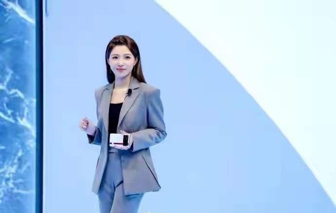 宋紫薇喜笑颜开iqoo9系列战绩显赫高端旗舰大成了