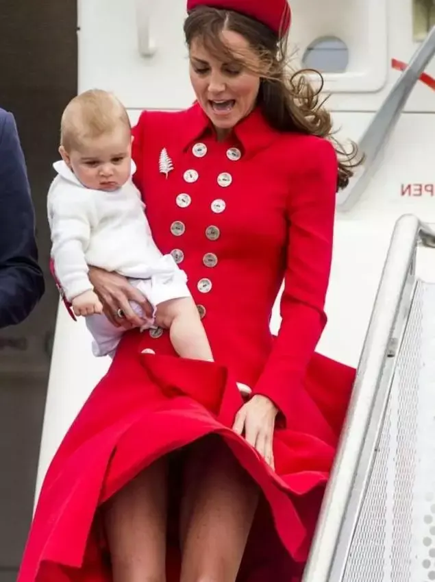 一阵妖风吹起了伊万卡的裙子让她再一次全网爆红