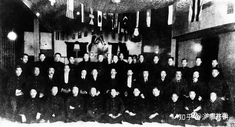 1905年,兴中会,华兴会和光复会联合成立同盟会李平书转告陈其美