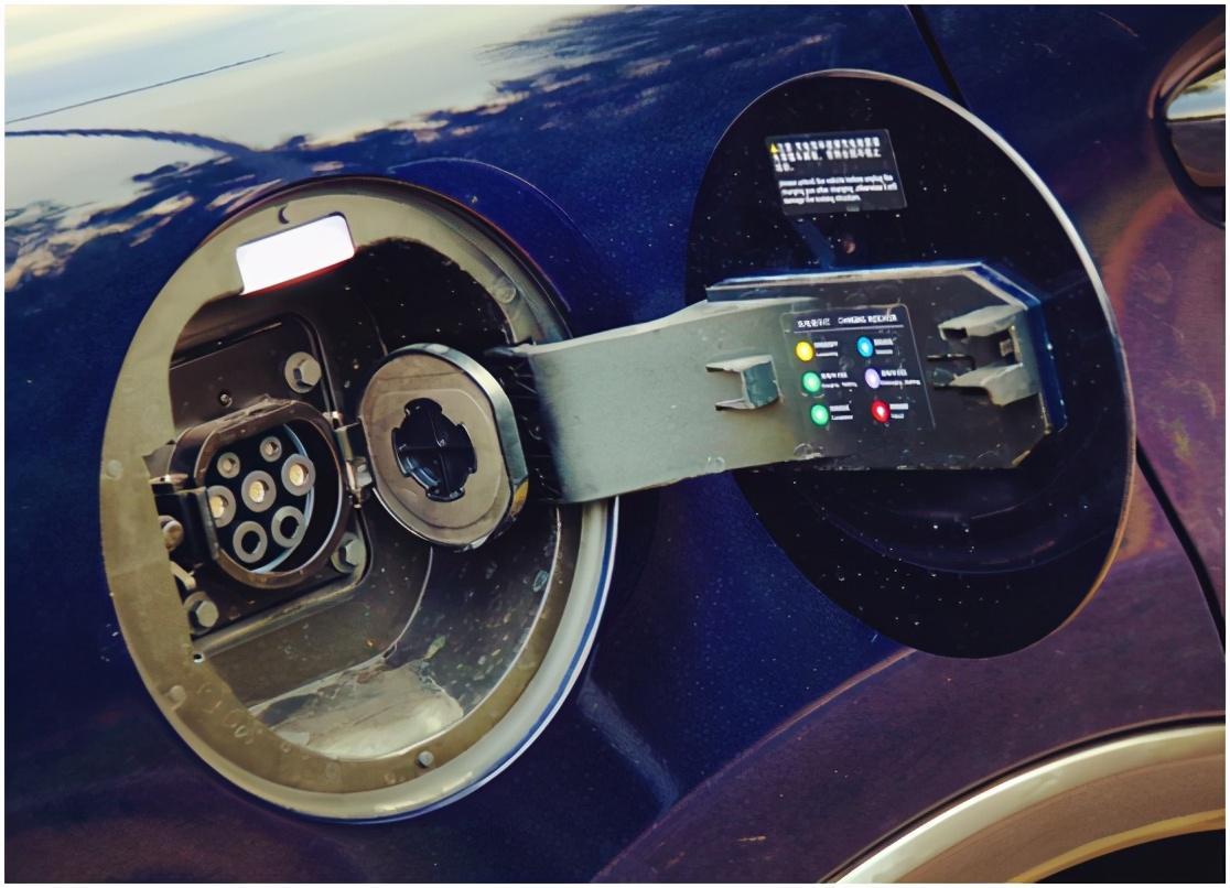 可选 7kw 家庭挂壁式充电桩.