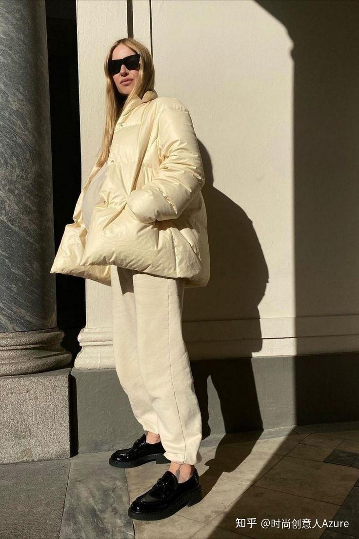 今年流行穿浅色羽绒服,温柔高级有气质! - 知乎