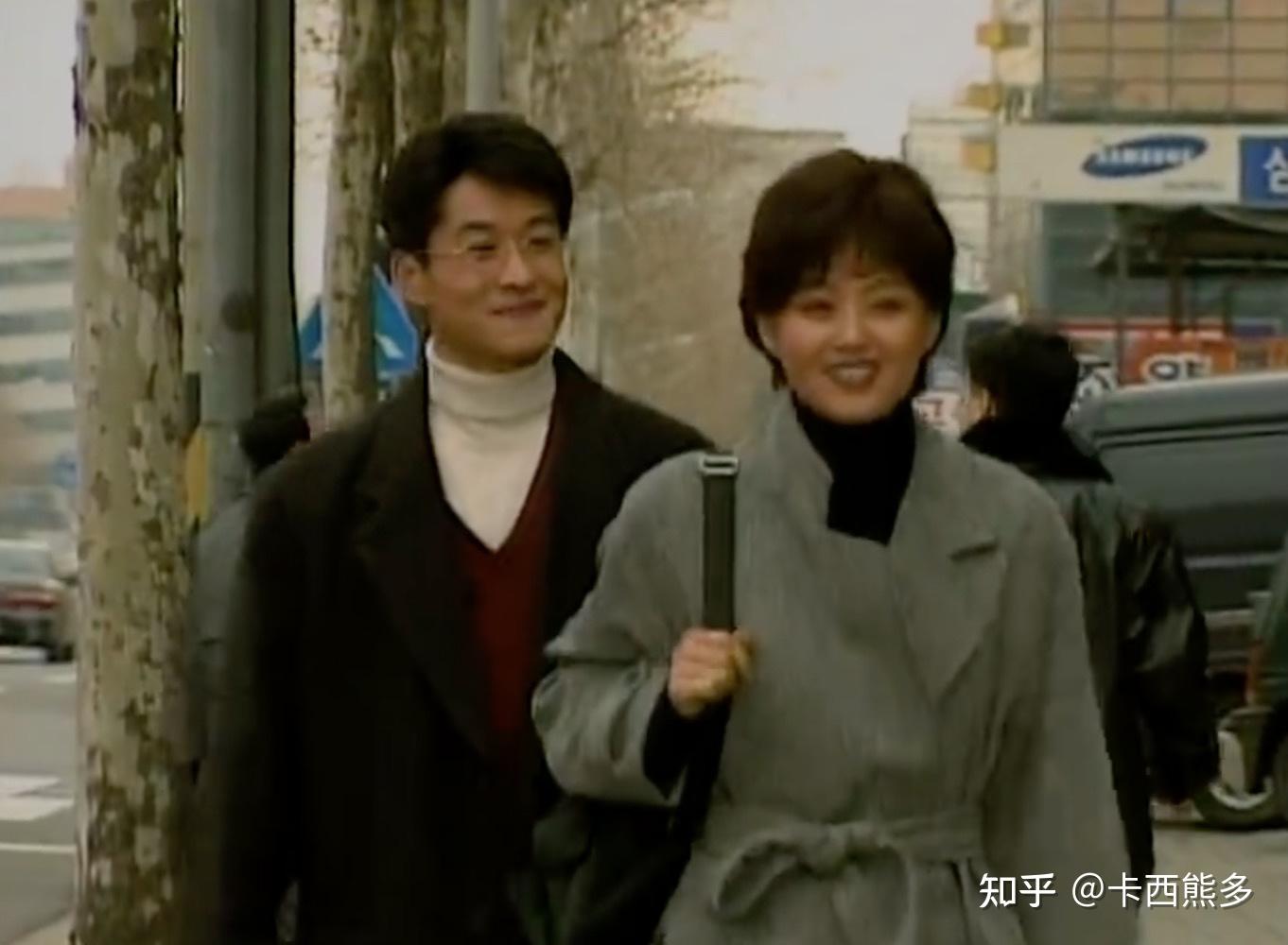 "走着走着,浩俊忽然说,"老婆,孩子一直都没有名字呢,咱们给起个名吧.