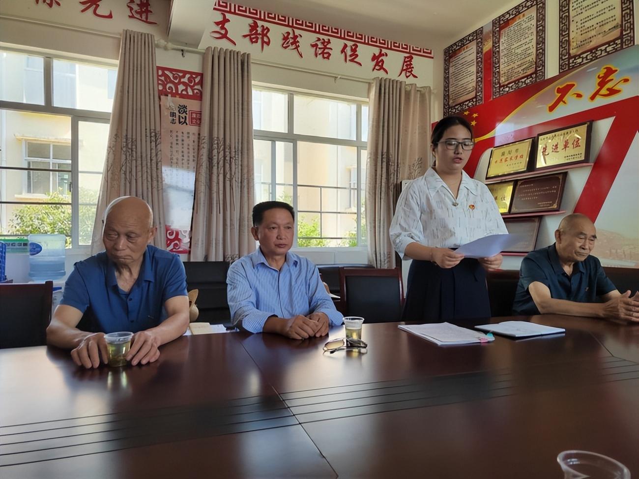 湖北省宜城市刘猴镇李垱片区教育支部召开预备党员转正会