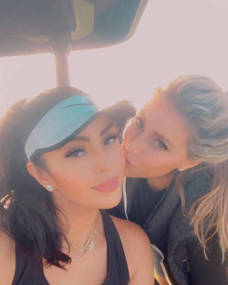 大加索尔妻子晒与瓦妮莎合影你的美是由内而外的