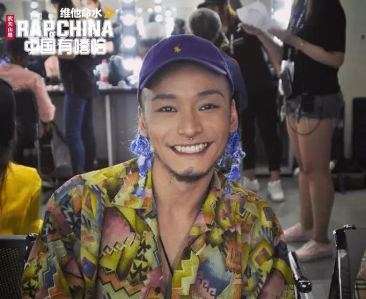 gai爷在大家的印象里经常会带着像陕西农民的头巾,其实这个头巾也是