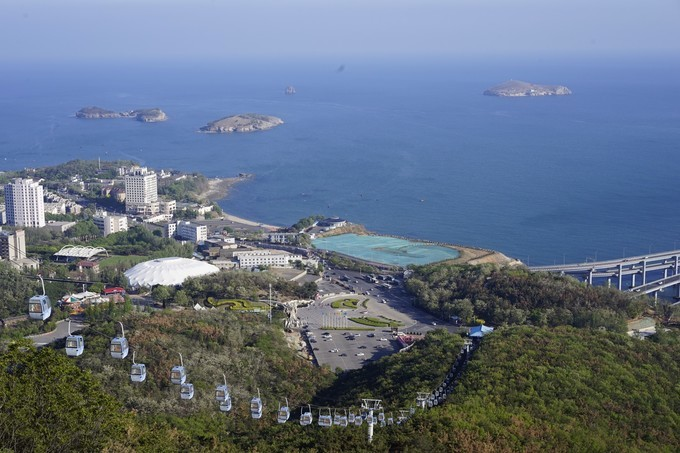 【網圖】眺望東北可見大連港,大連灣,金州灣;俯視西南,星海灣風光盡收