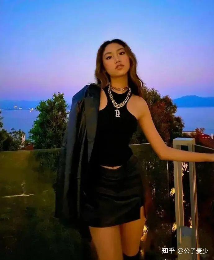 下一个Baby?身高1米8腿长110cm,香港基因最美星二代正式出道 - 知乎