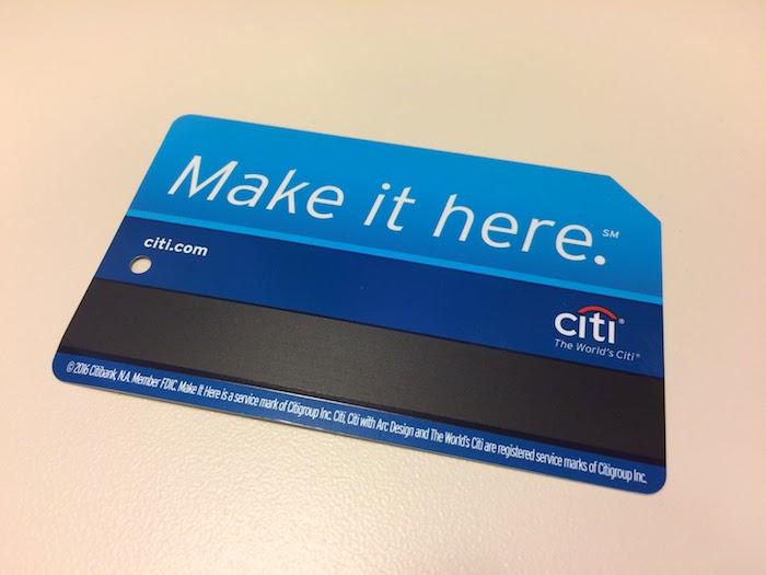 就像最早纽约地铁卡采用的是蓝底黄字的设计,更新换代后才有了现在黄