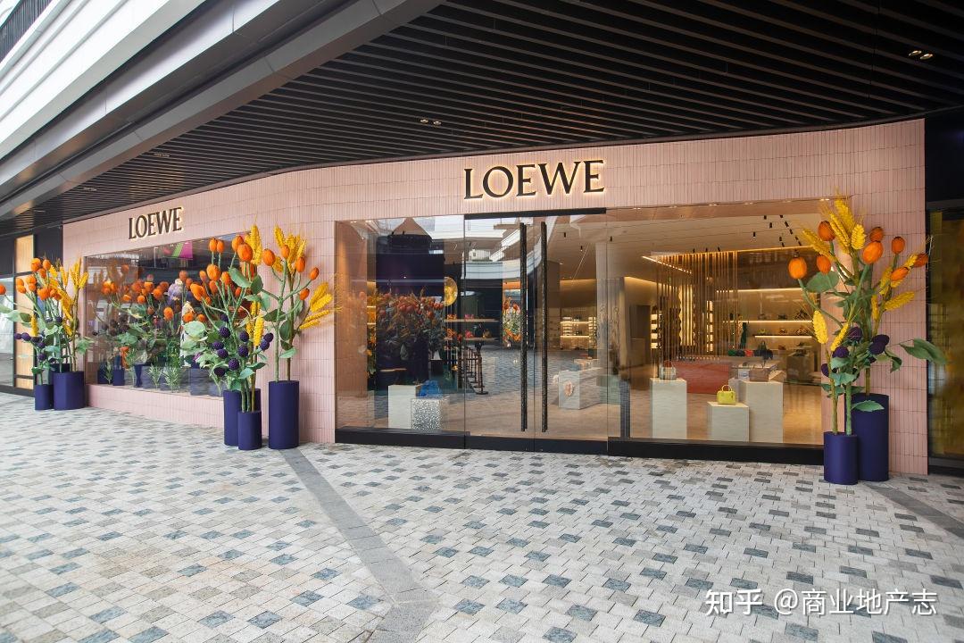 当然,还有上海罗意威之家这样的品牌最高能级店铺,为奢尚的项目属性