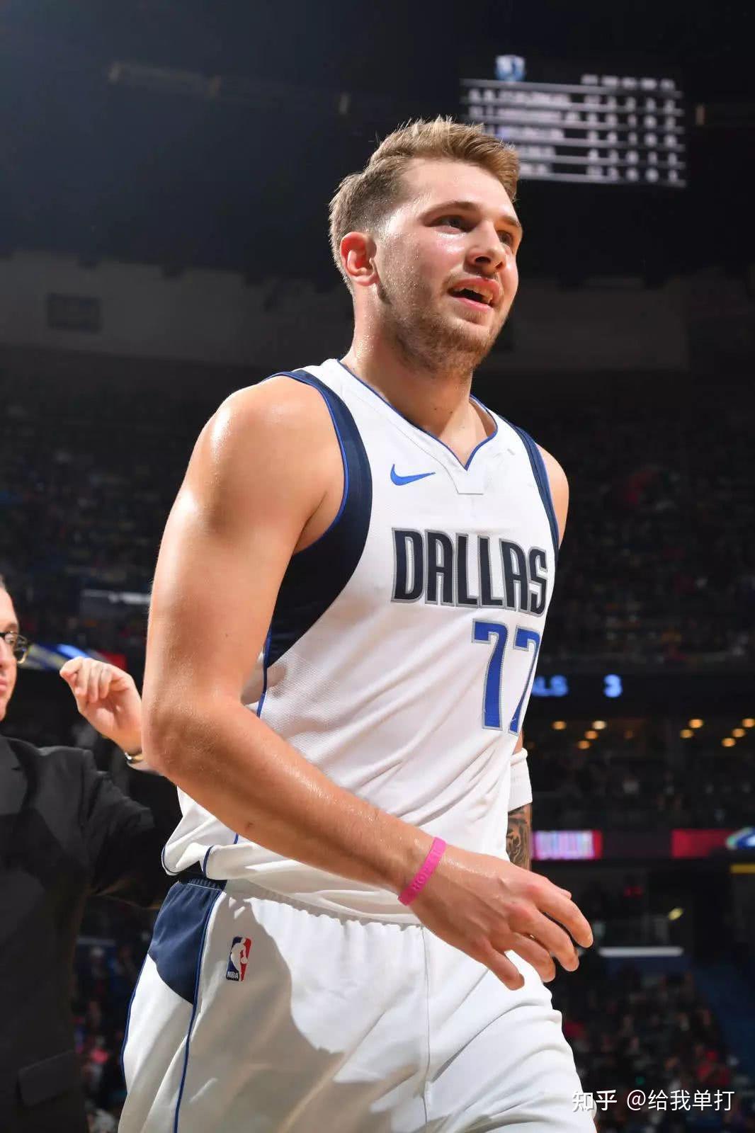 曾经的天之骄子小丹尼斯史密斯带着训练营合同回来了