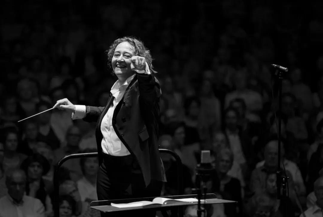 橄榄采访娜塔莉斯图茨曼世界罕见的女低音