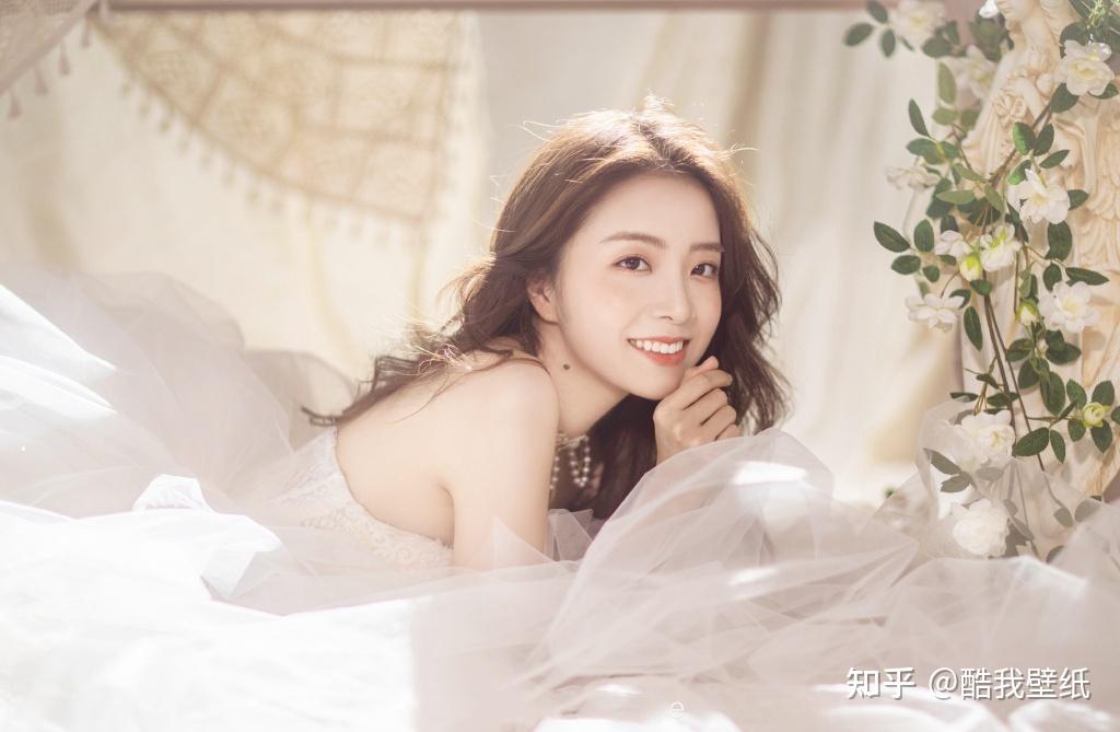 lpl花旦余霜拍夏日大片一袭白纱裙如梦似幻是少女想要的样子